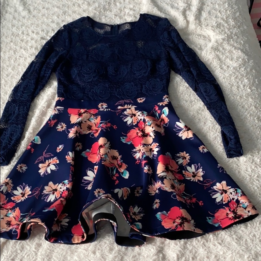 Multicolored long sleeve lace dress